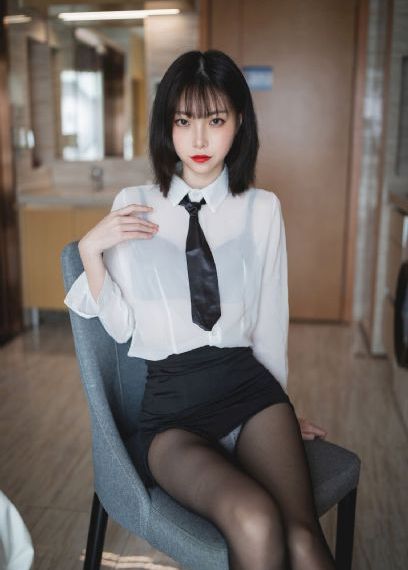 揉捏她饱满的双乳呻吟视频