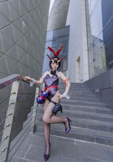 揉着我的奶从后面进去视频