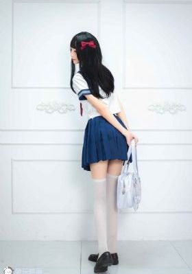 图书馆里的女友