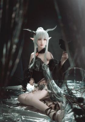 在黑暗中我们堕落